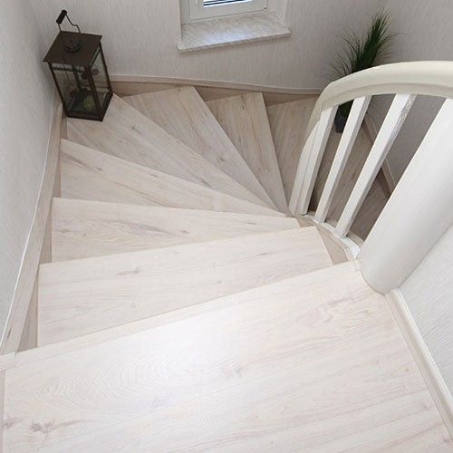 Stopień renowacyjny CPL-Laminat White Walnut